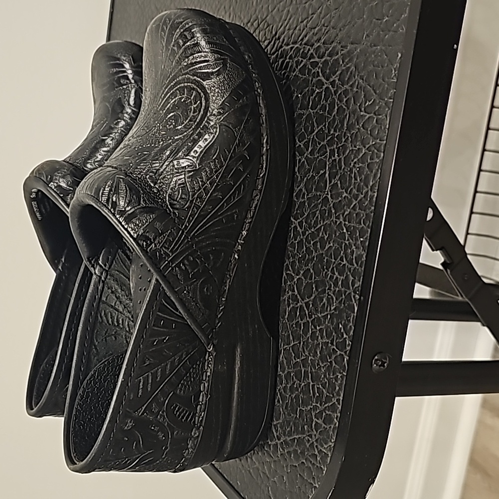 Shoes - Picture 2 of 4